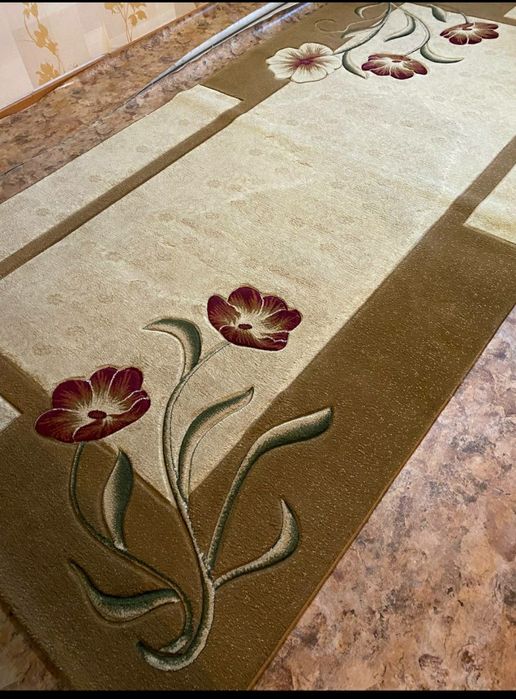Ковер с выбитыми рисунками