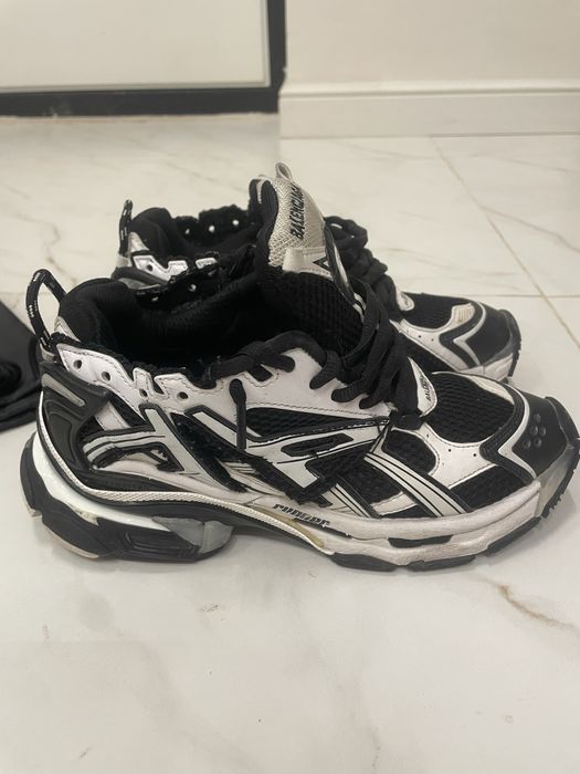Balenciaga runner black and white
