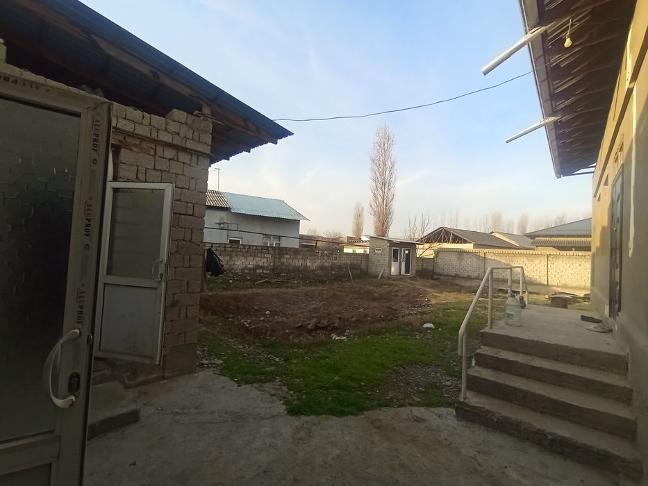 Srochno sotiladi bor 5 yarim sotix joy sotiladi