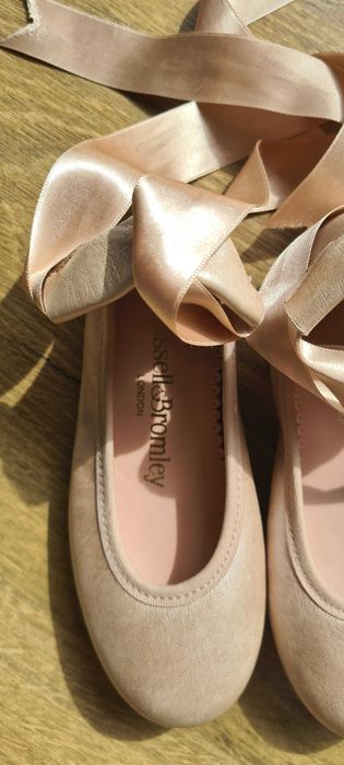 Балетни пантофки Russell and Bromley