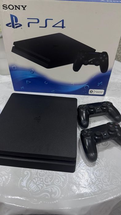 Продам PlayStation 4 Slim