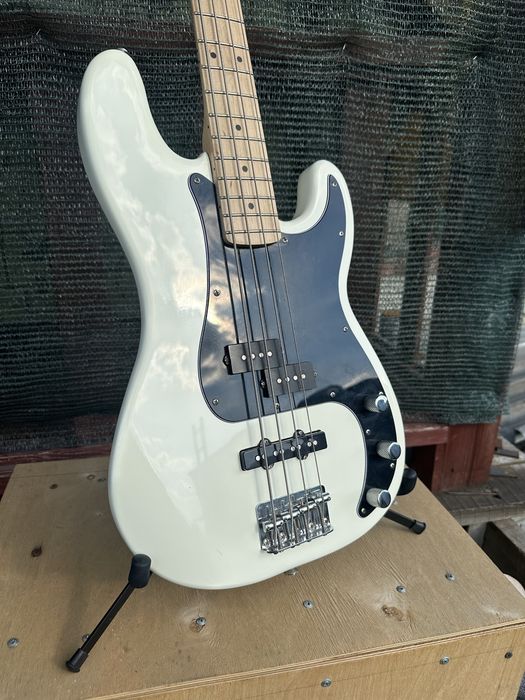 Бас гитара Squier Affinity Series Precision Bass