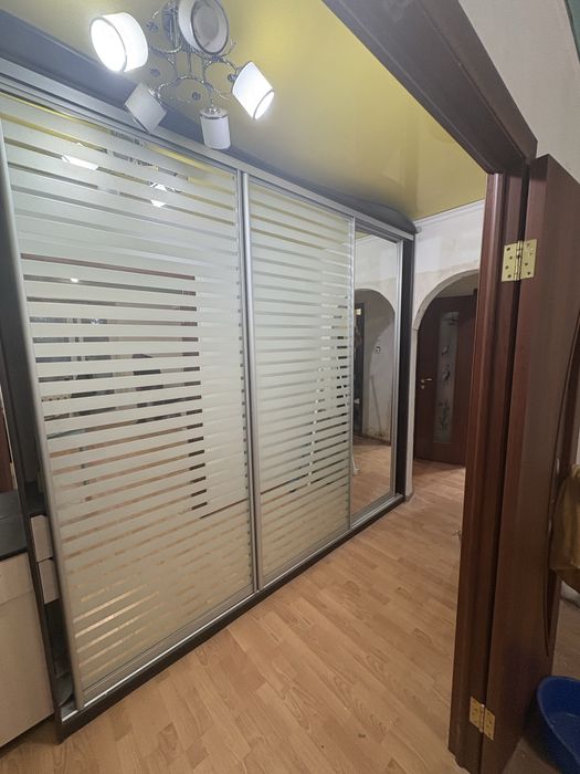 Продам шкаф купе самовывоз.
