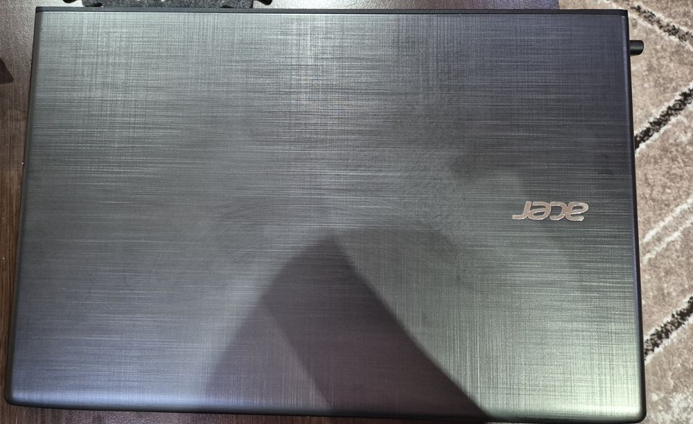Продавам лаптоп Acer Aspire E5 575G
