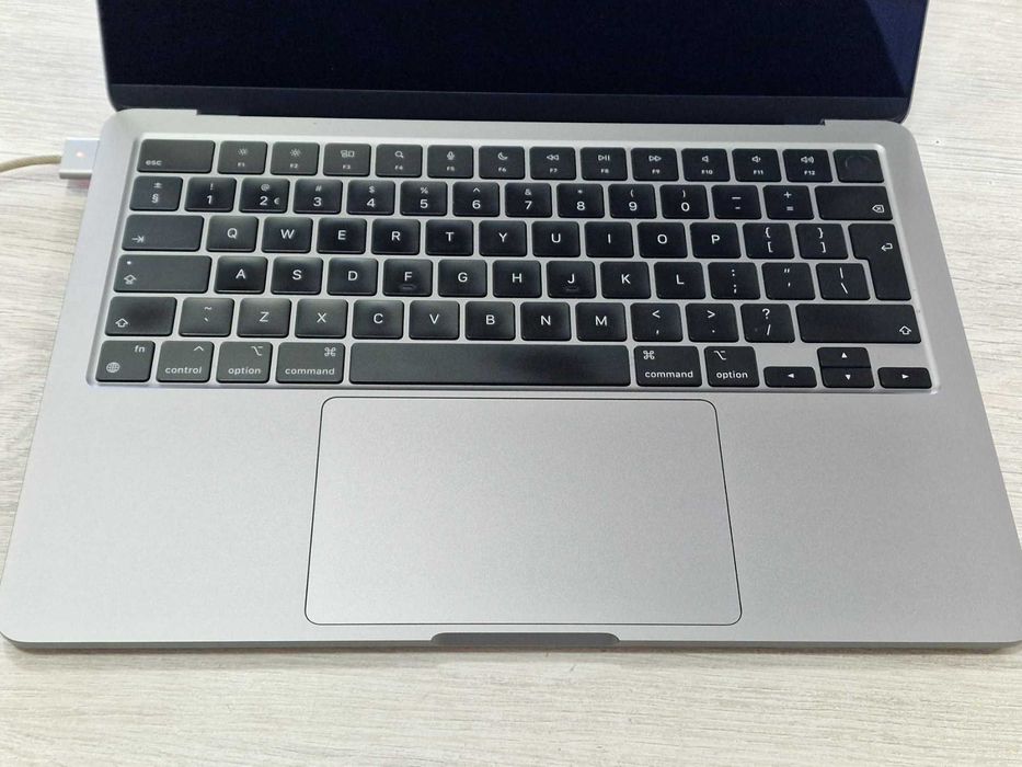 Apple MacBook Air 13 M2 (2022)