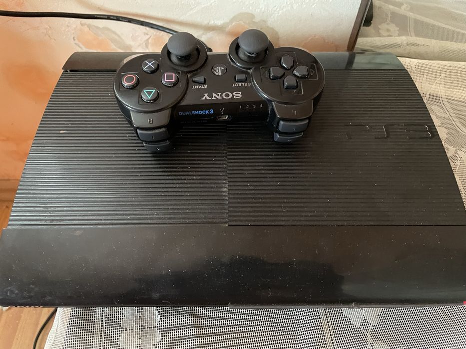 Vand ps 3 modat cu 4000 de jocuri sau schimb cu un nitendo