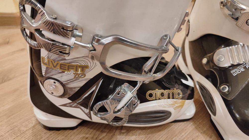 Горнолыжные ботинки Atomic для широкой стопы