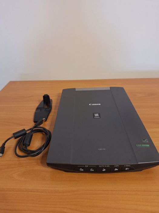 Сканер Canon Lide 210, в идеальном состоянии.