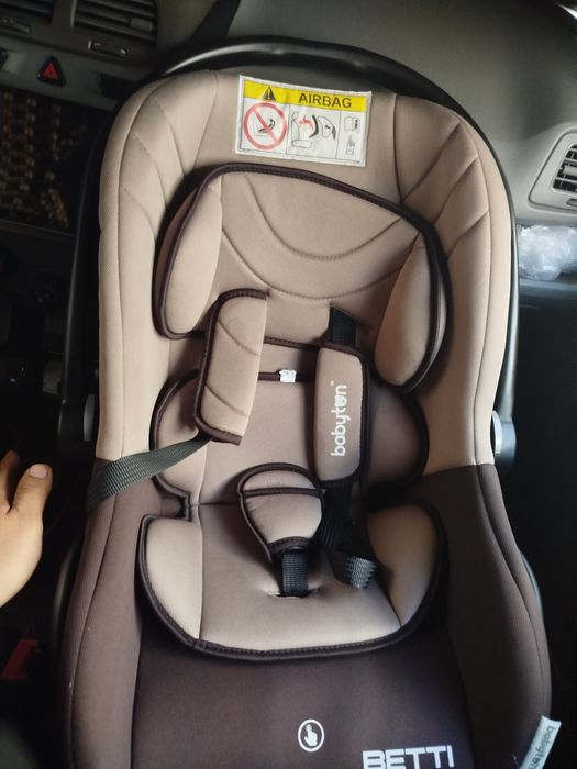 Детское кресло в авто