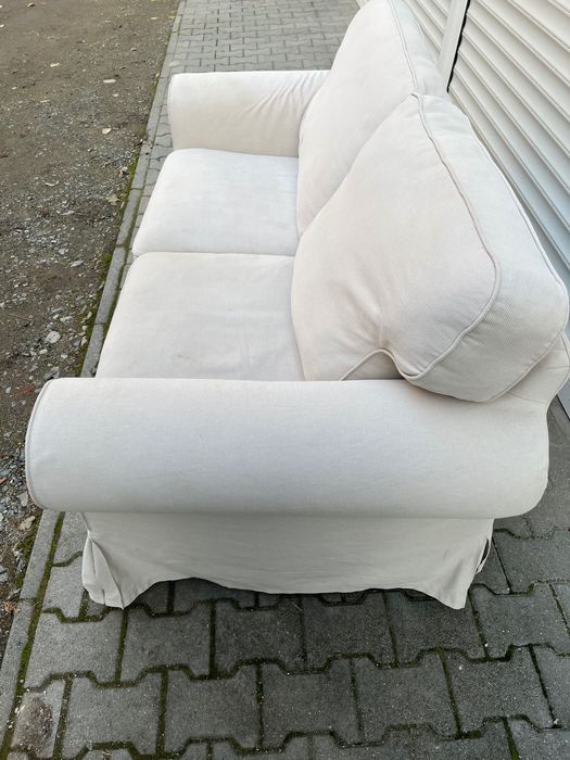 Продавам двуместен диван