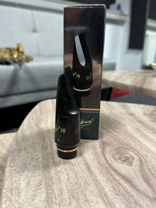 Vând mustiuc saxofon alto