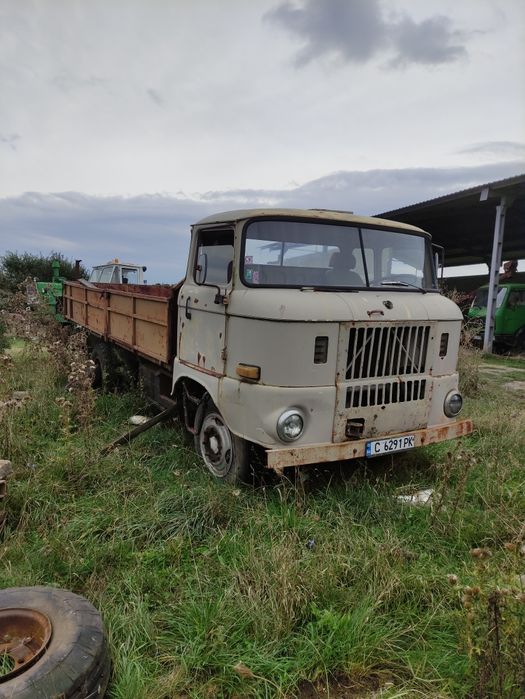 Земеделска техника  (трактори и др.)