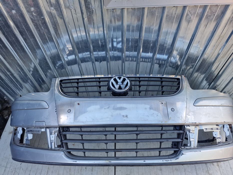 Bara fata cu senzori parcare si grila mare  Vw Touran facelift