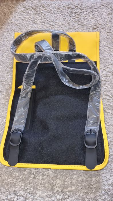 Rucsac Rains galben cu negru