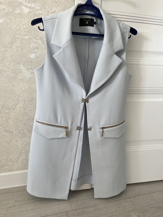 Безрукавки ,пиджак