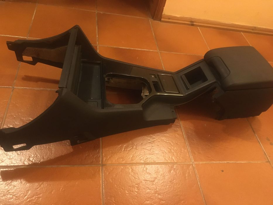 Централна конзола с подлакътник за Е39