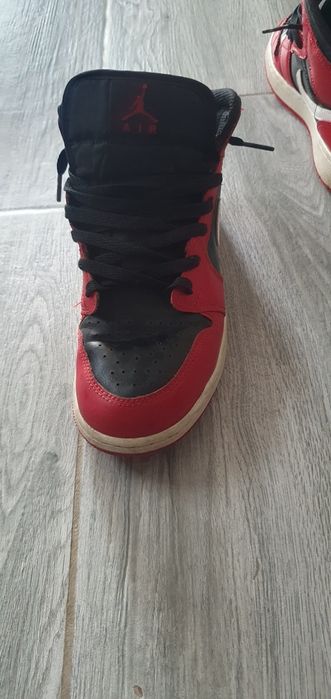 Jordan 1 , culoare roșii