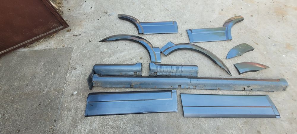 Vând  bandouri uși Kia Sorento 2004  2.5 CRDI