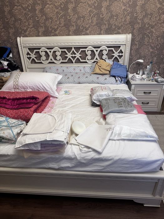 Продам спальный гарнитур