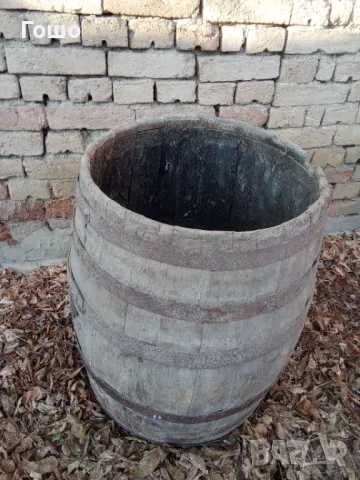 Стари дървени бъчви.