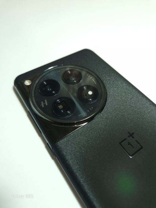 OnePlus 12 256/12+4 gb