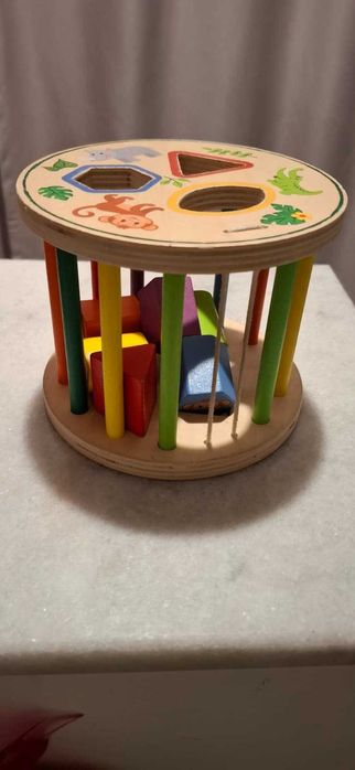 Jucarie educationala  copiii sortator de forme geometrice din lemn