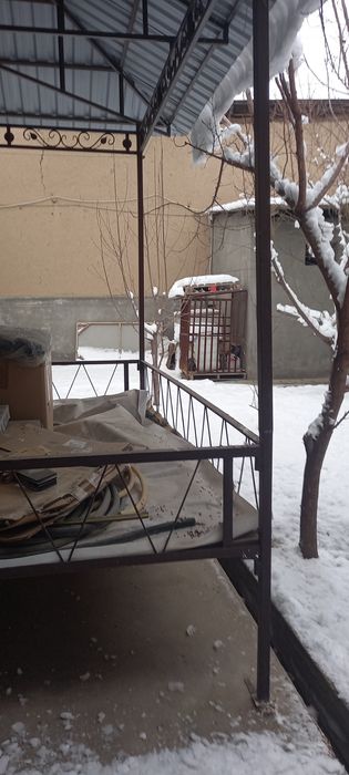 Uyim Zargar maxallasi Zarli kochasi 162a uy