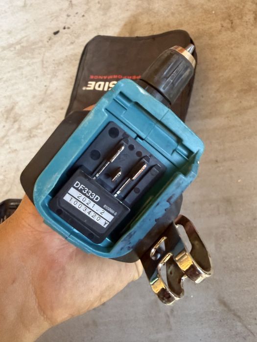 Makita DF333D 12V винтоверт
