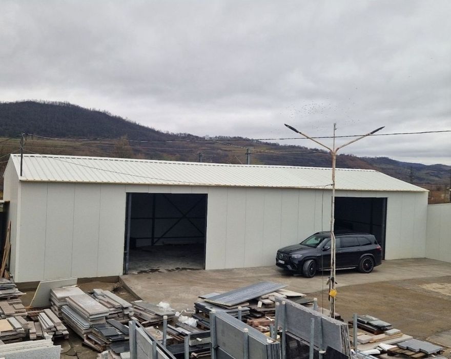 Vând hala metalica