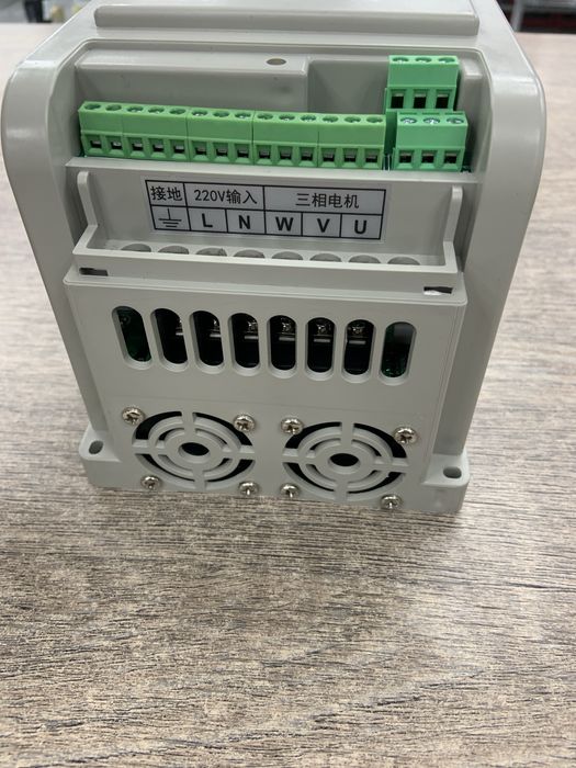 Convertor de frecventa monofazat AC 220v