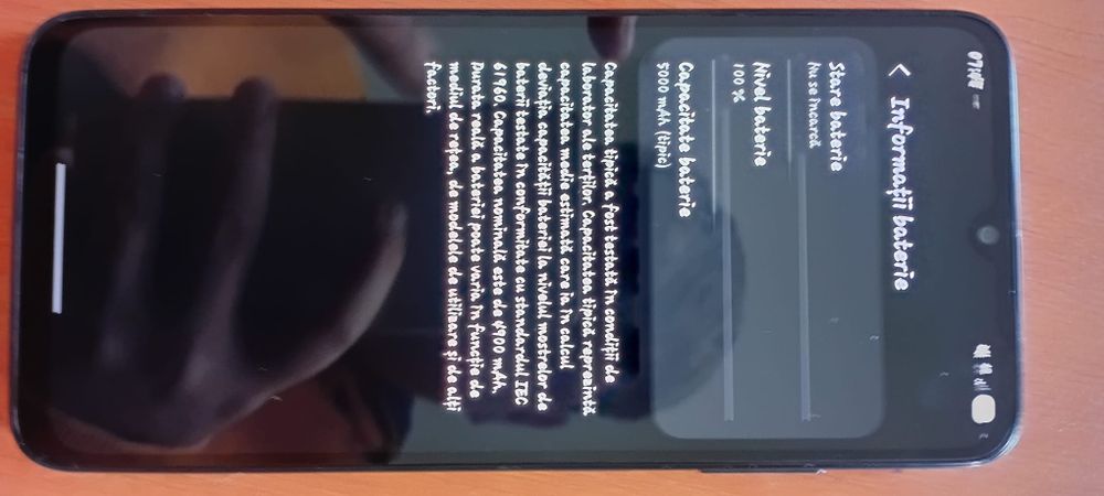 Vănd samsung a05s cu mici zgârieturi cu tot cu husa cutia originală si cablu