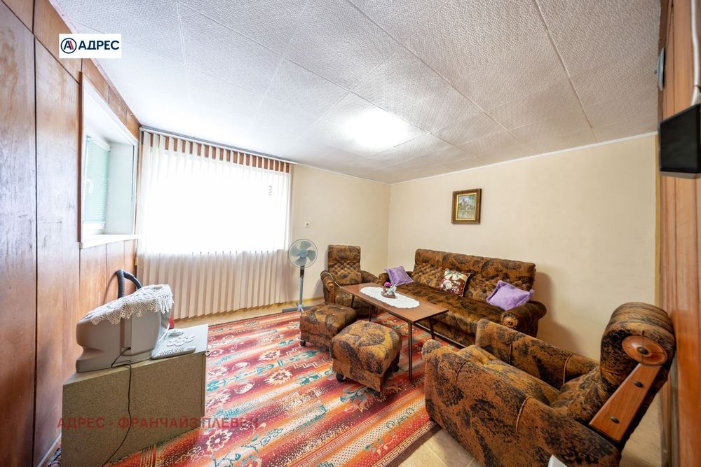 Къща в Ловеч, област-с.Бежаново площ 104 цена 28000