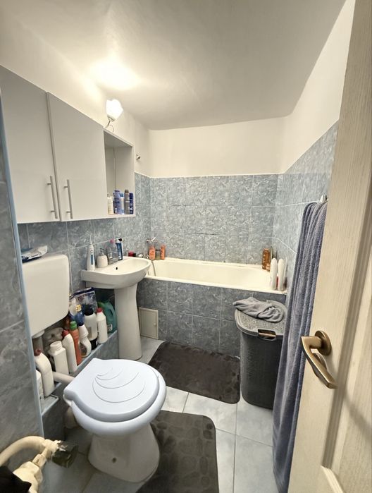 Apartament cu doua camere , zona Rogerius