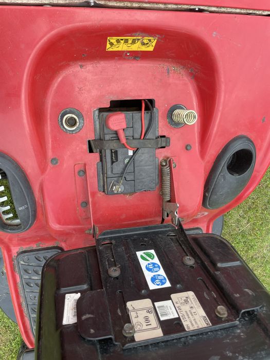 Тракторна косачка MTD , 18 ks, два ножа, хидро задвижване.