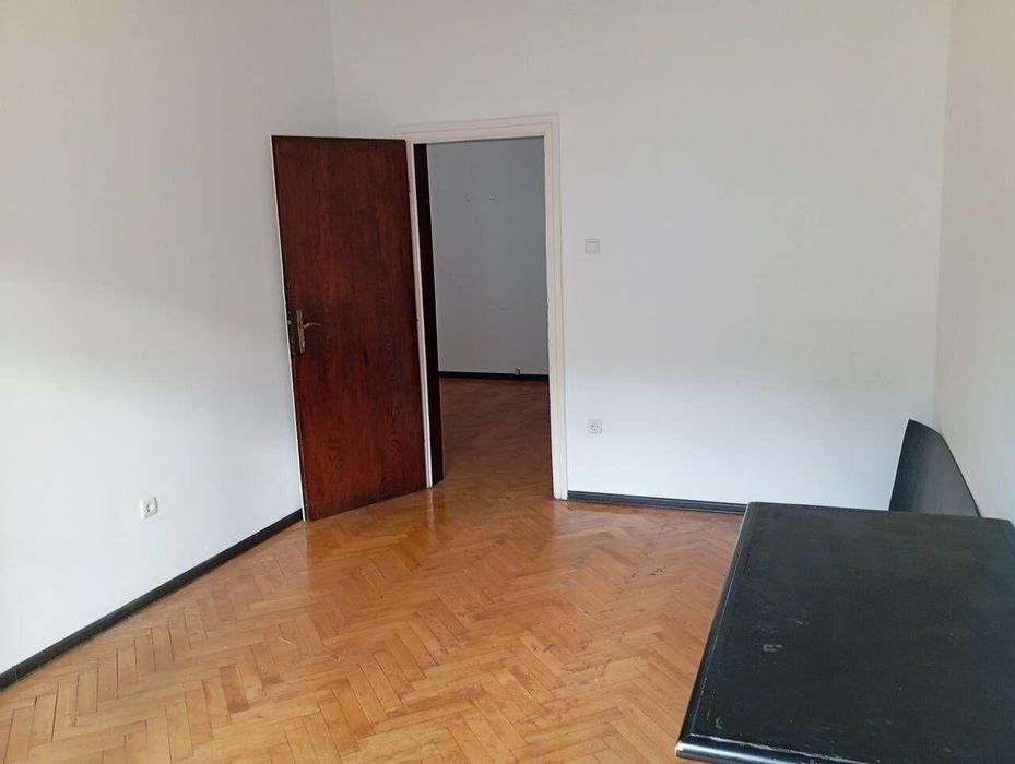 Дава се под наем Тристаен апартамент в София, Център - 100 кв.м за 715 € - Снимка #3