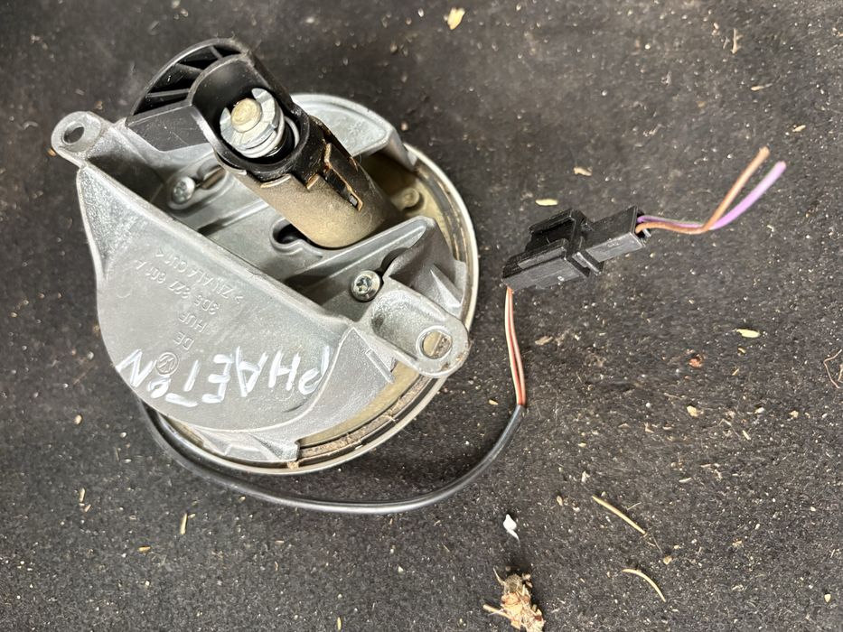 Vw phaeton 2005 година Емблема заден капак багажник