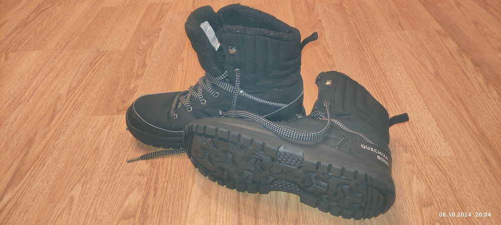 Ghete băieți Quechua 41 negre, impermeabile, stare foarte bună