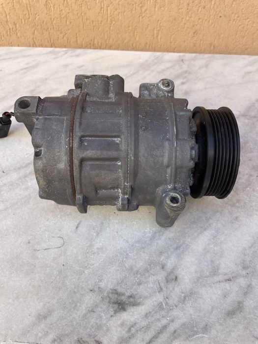 Compresor clima AC Volkswagen Caravelle 2000 TDi an 2013 pret 700 lei