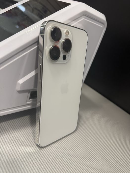 Корпус за Iphone 13 Pro бял