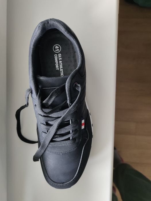 Продам кроссовки, р.41