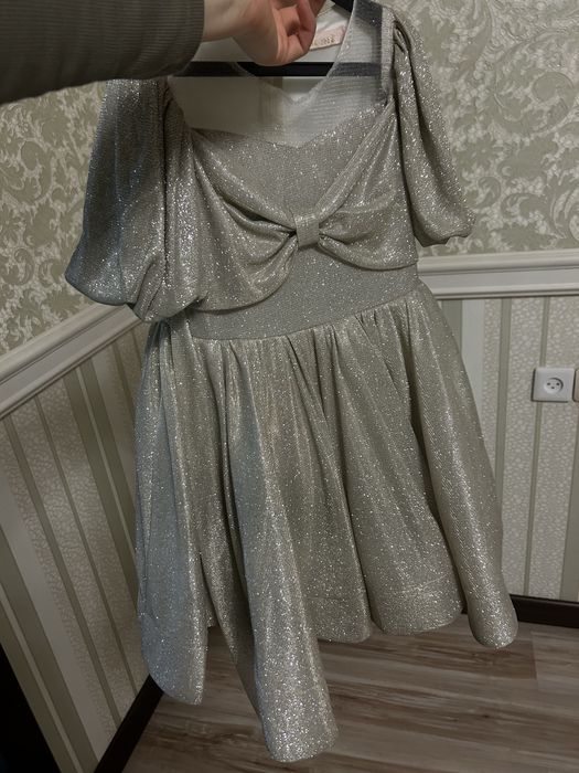 Продам нарядное платье 116-122 р