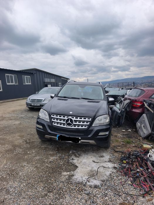 Dezmembrez Mercedes ML