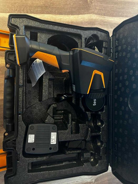 Camera de termoviziune testo 883