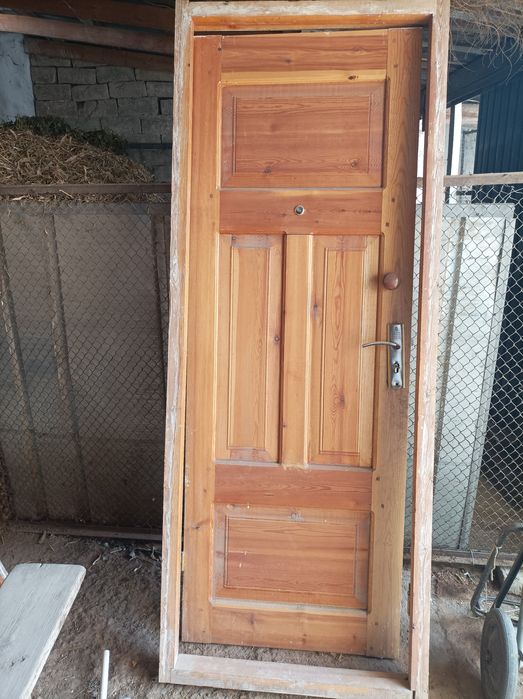 Сотилади эшик ва ромлар.