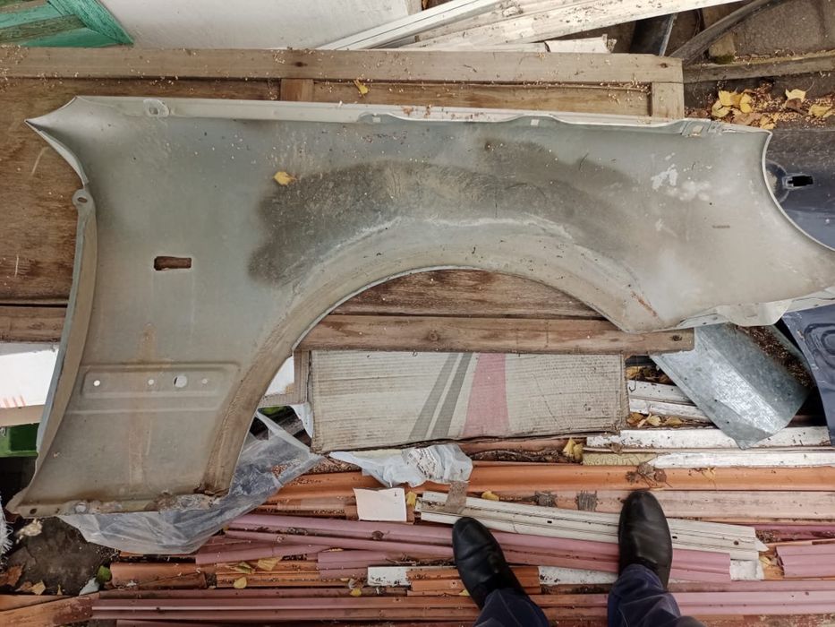 Левое и правое крыло Mercedes w210