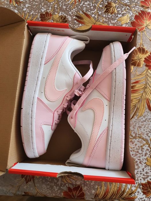 Nike court borough  alb/roz siret cu sclipici auriu
COURT BOROUGH LOW RECRAFT GS Sneake
COURT BOROUGH LOW RECRAFT GS Sneake
COURT BOROUGH LOW RECRAFT