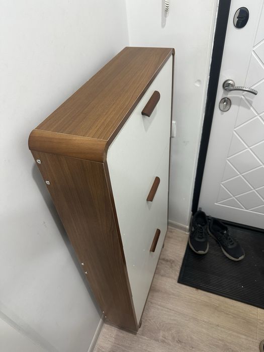 Продам обувницу 60х17х119 см