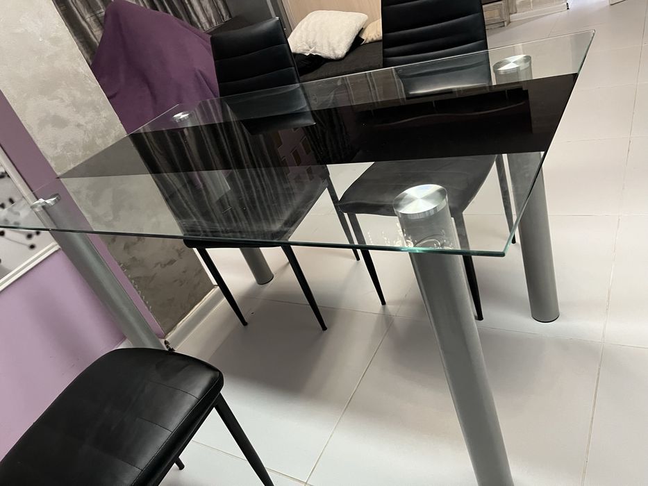 Стъклена трапезна маса със столове