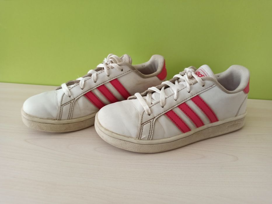Маратонки Adidas номер 32
