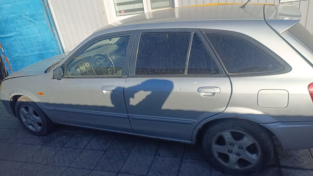 Мазда 323 по запчастям 2002год выпуска.